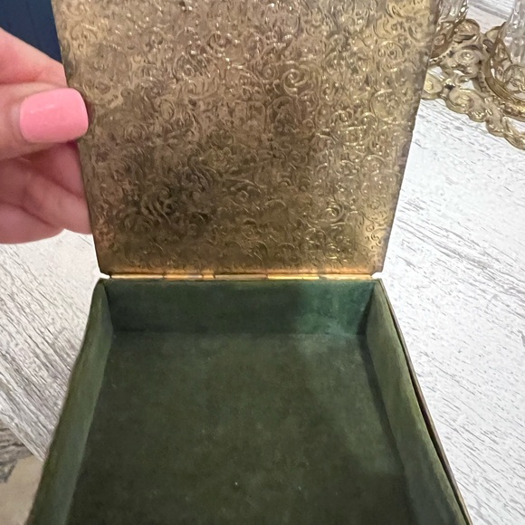 VINTAGE SILK “DANSEUSES EN JAUNE”DEGAS -BRASS VANITY BOX - Picture 8 of 9